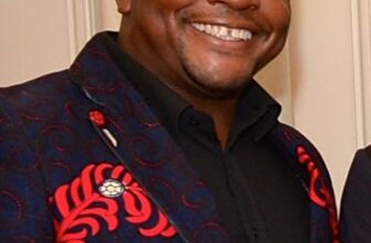 Kehinde Wiley | Monumental Black Portraiture and the Language of Power